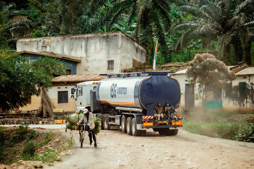 Bếp gas, van điều áp và dây dẫn